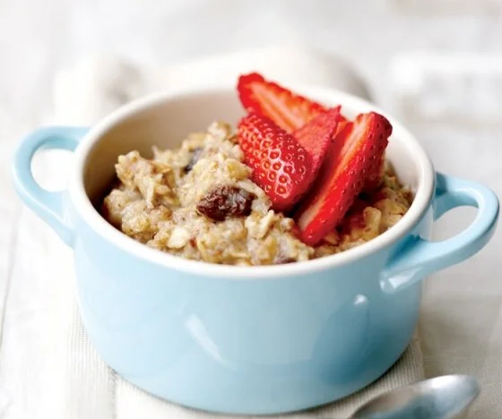 Muesli Porridge and Strawberries Recipe