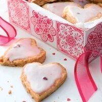 Almond Cookies with Raspberry Yoghurt Recipe